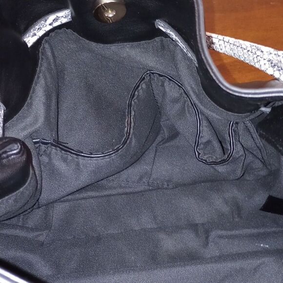 Badgley Mischka Vegan Black with Snake Trim Purse - No Cross Body Strap - Picture 12 of 16